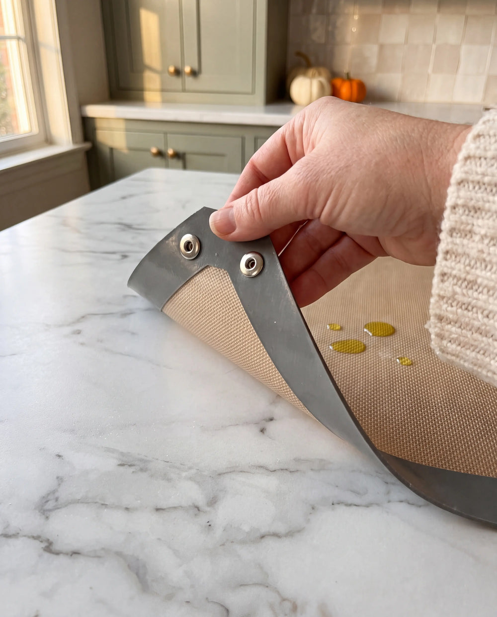 Close-up of the TrayFold corner: woven fiberglass under silicone, grey rim and snap button